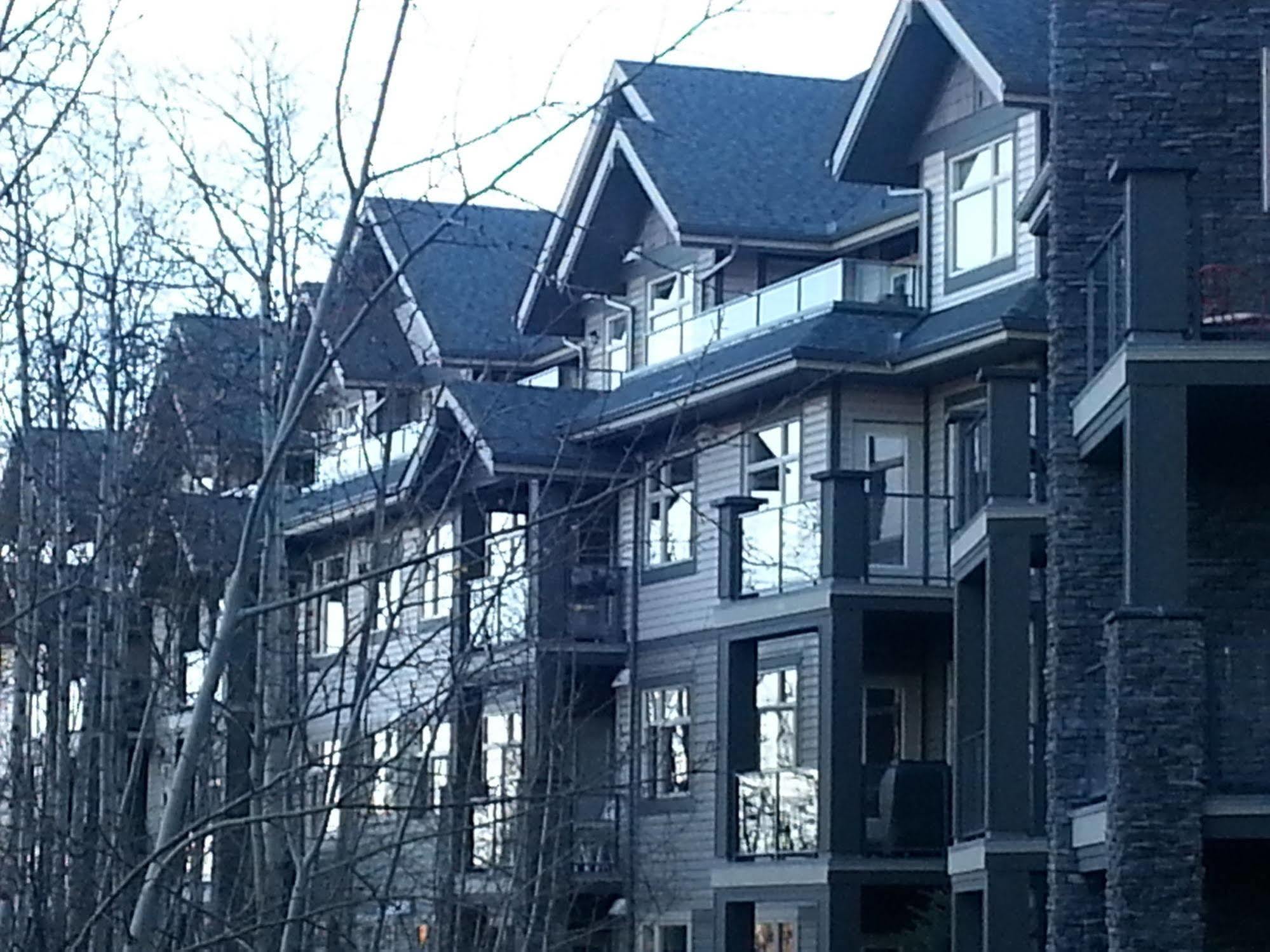 Pinnacle Inn & Suites Aspen Calgary Exterior photo